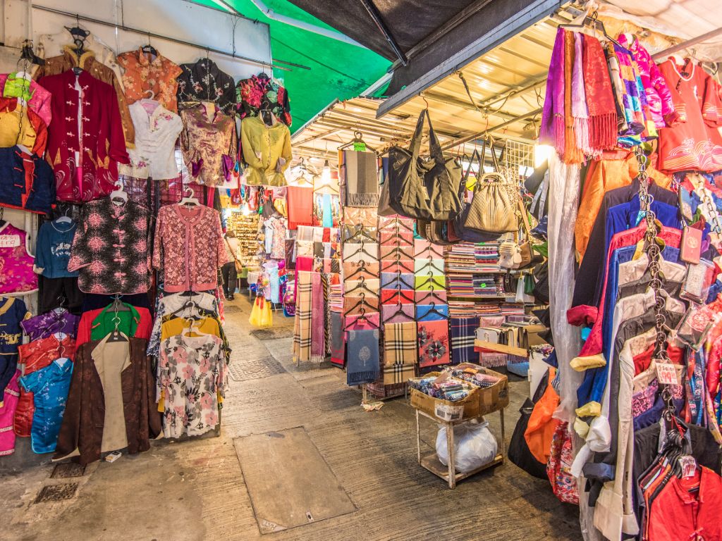 Uncover bargain souvenirs at Hong Kong 极速赛车168开奖官网开奖’s colourful street markets